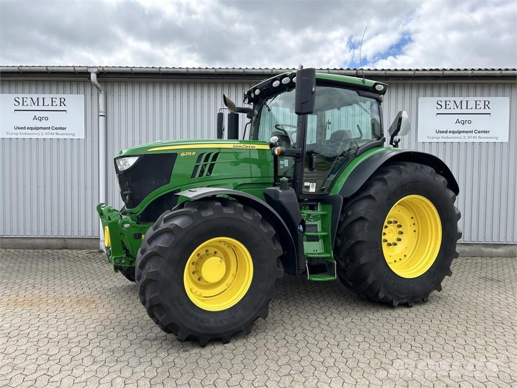 John Deere 6215R Traktory