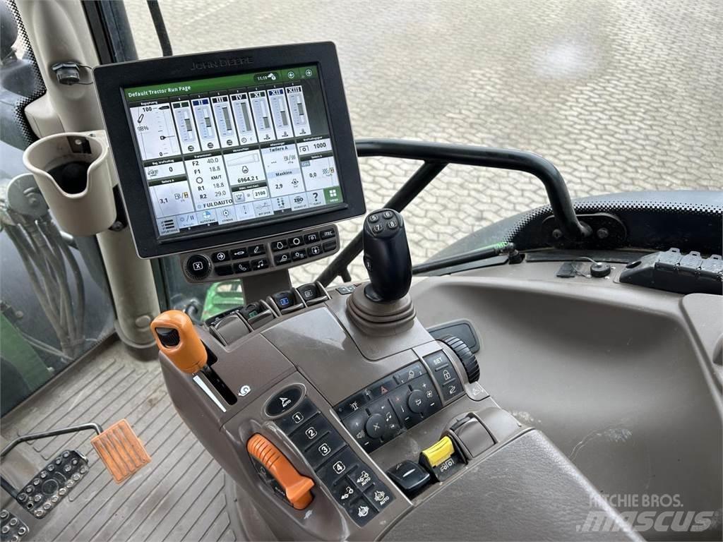 John Deere 6215R Traktory