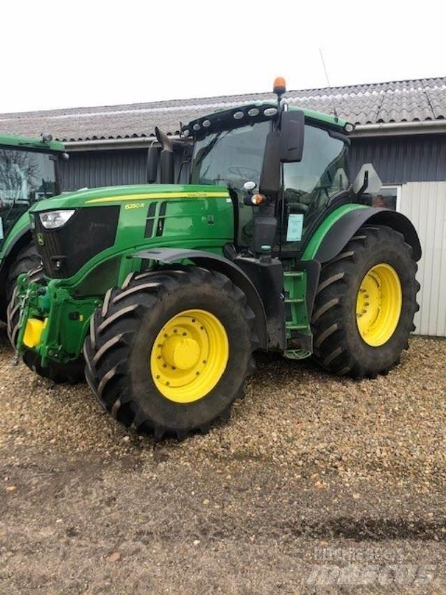 John Deere 6250R Traktory