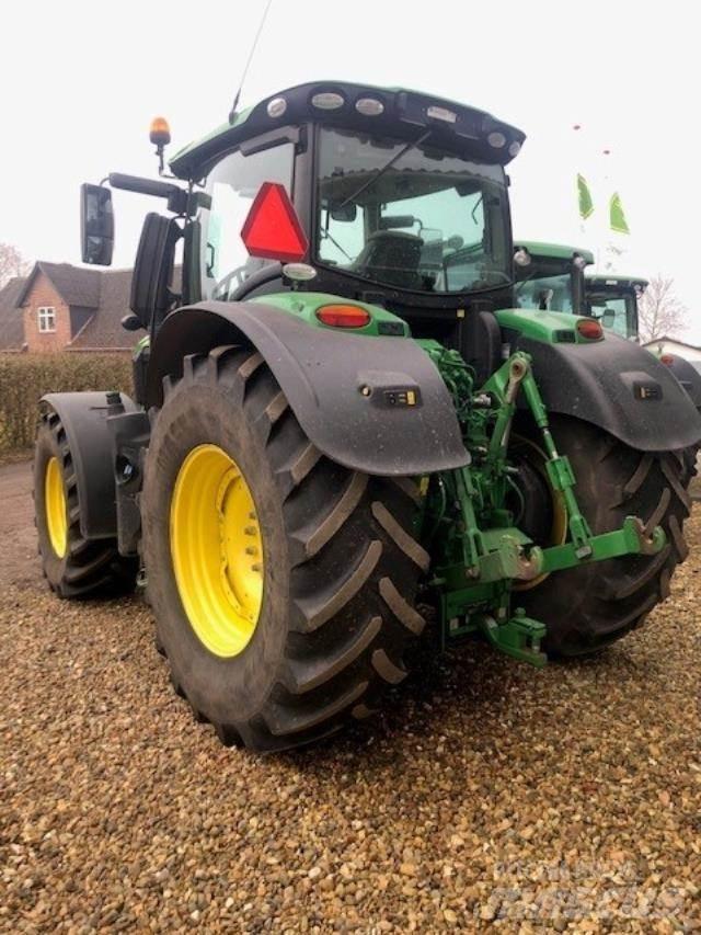 John Deere 6250R Traktory