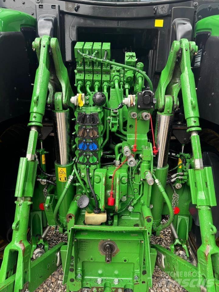 John Deere 6250R Traktory