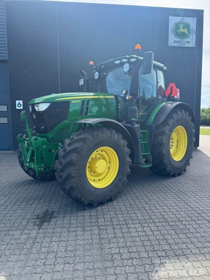 John Deere 6250R Traktory