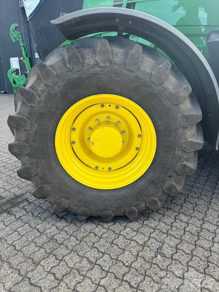 John Deere 6250R Traktory