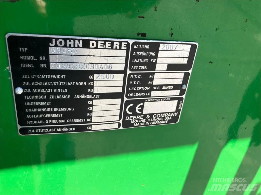 John Deere 630R Kombajnové hlavice