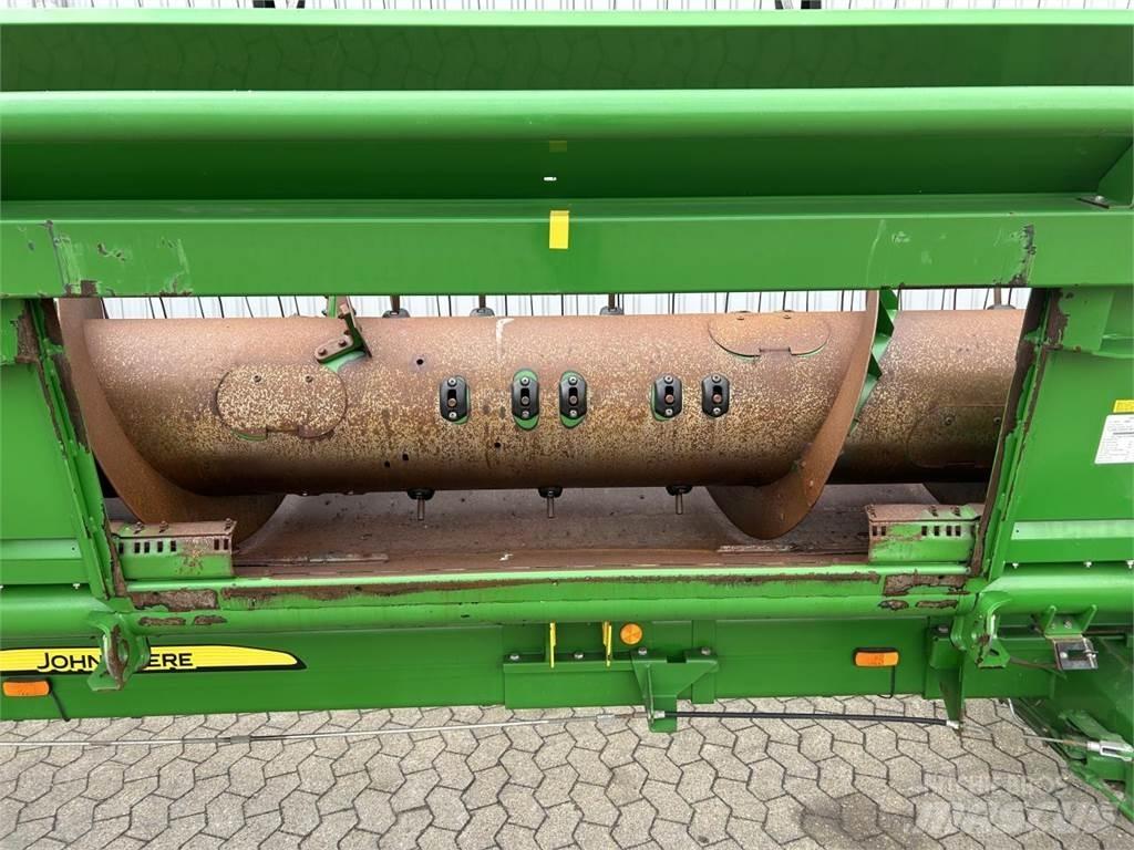 John Deere 635R Kombajnové hlavice