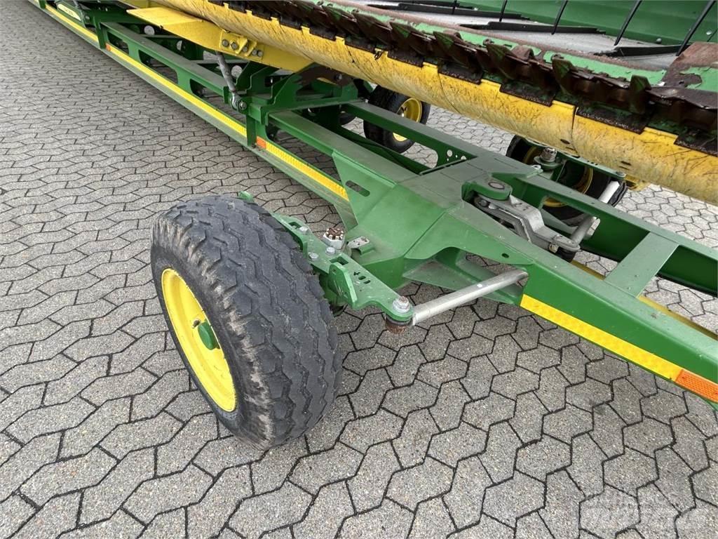 John Deere 640D Kombajnové hlavice