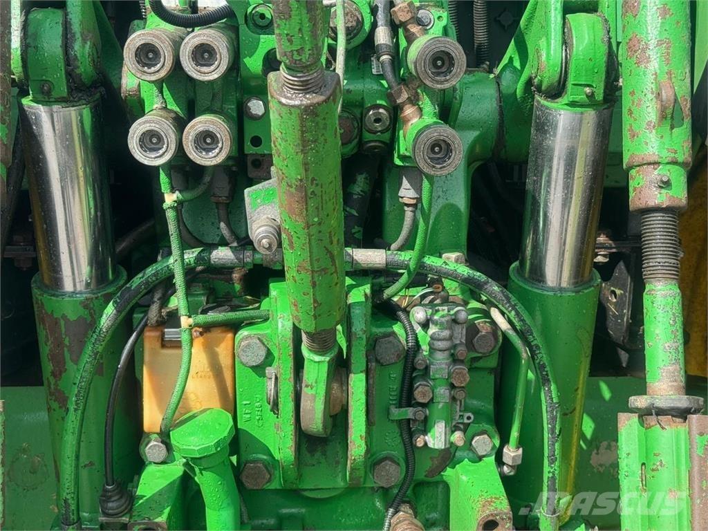 John Deere 6820 Traktory