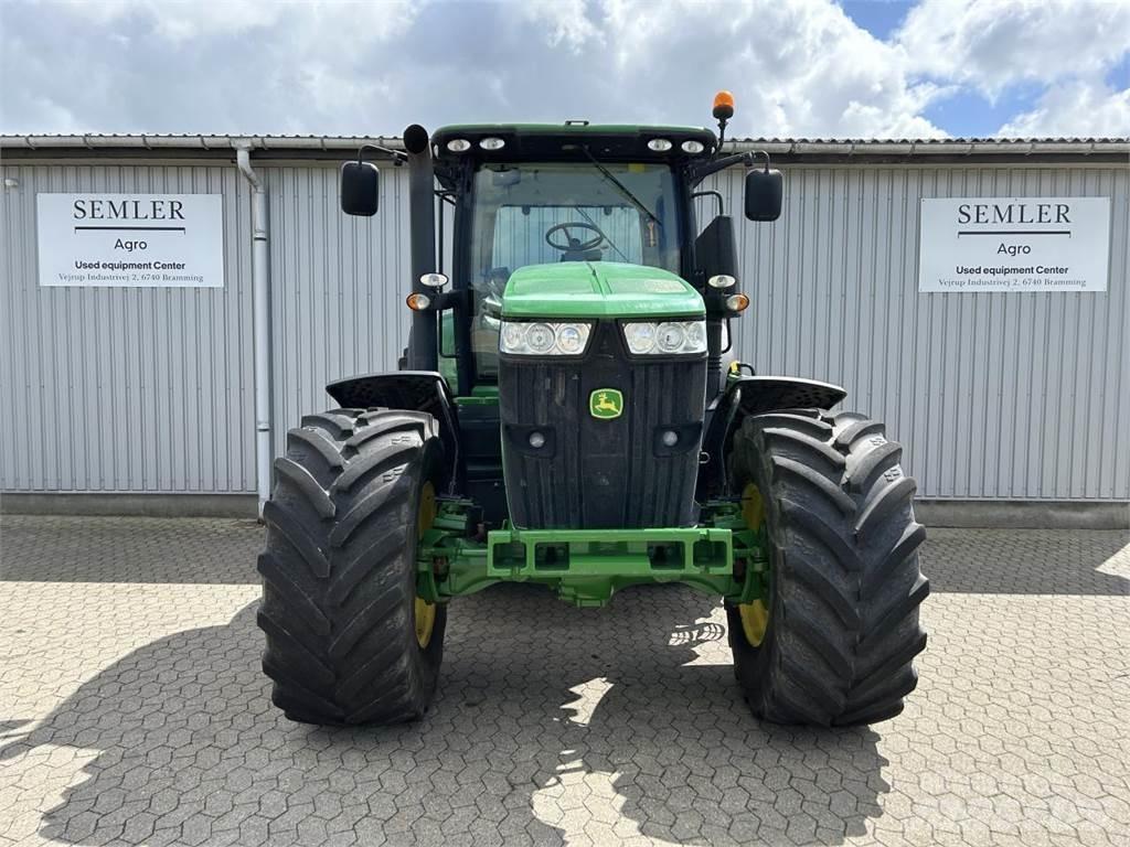 John Deere 7230R Traktory