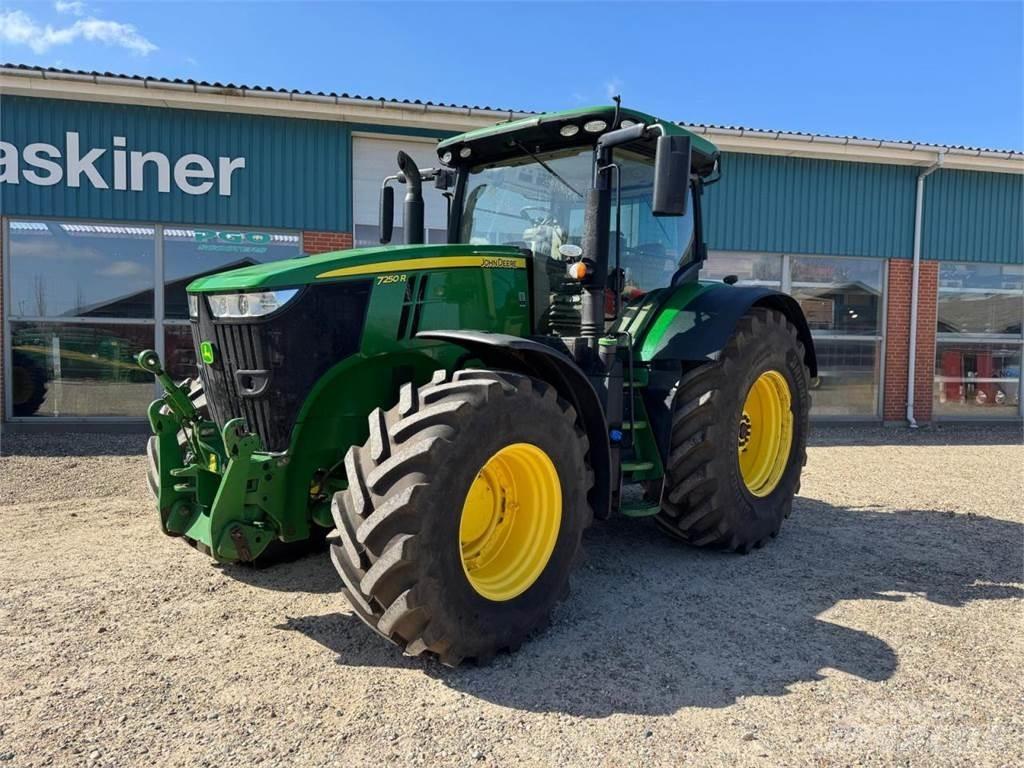 John Deere 7250R Traktory