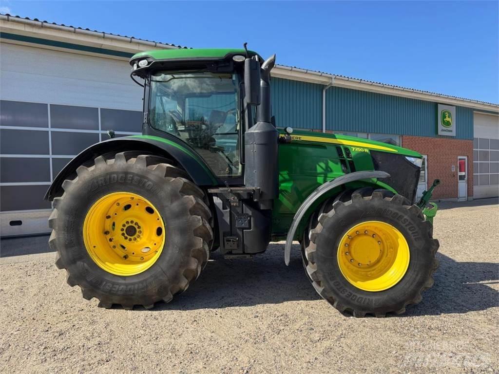 John Deere 7250R Traktory