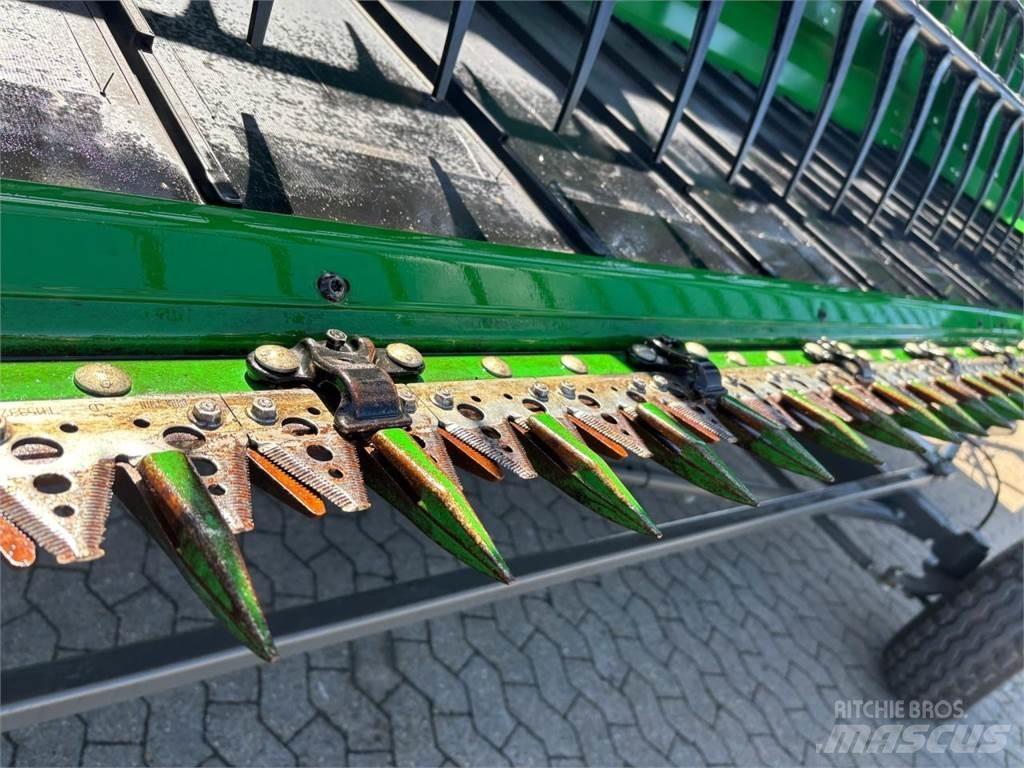 John Deere 735D Kombajnové hlavice