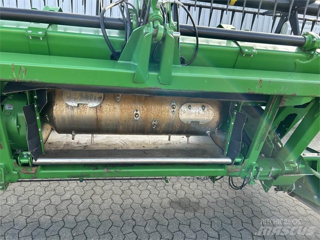 John Deere 740D Kombajnové hlavice