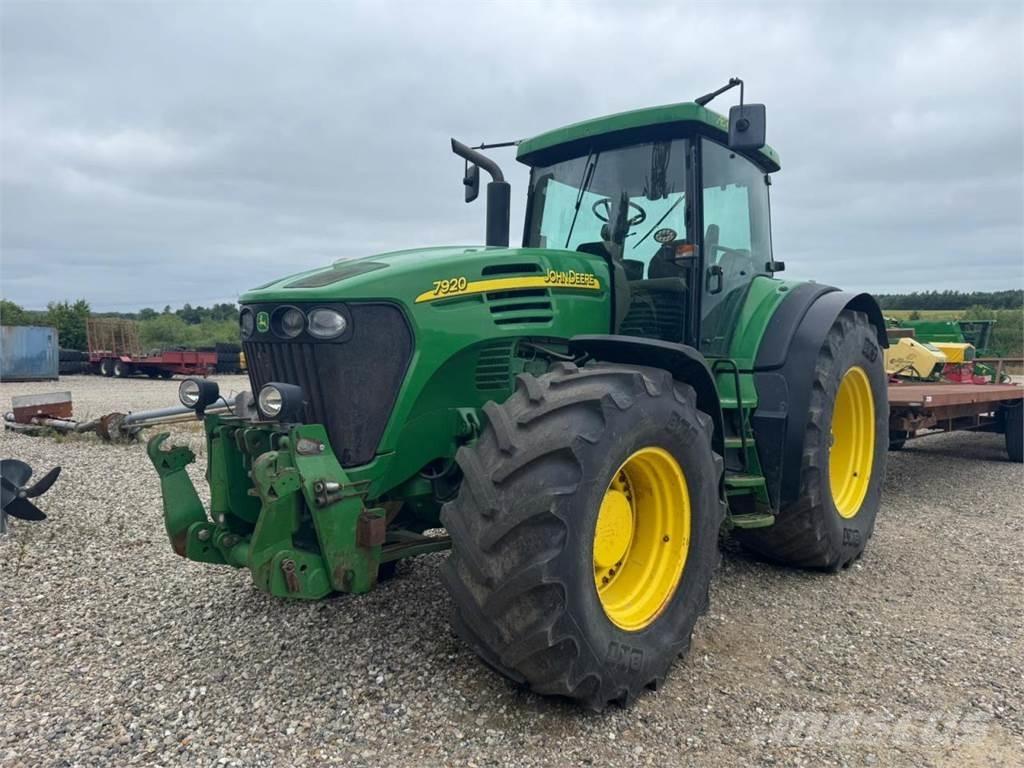 John Deere 7920 Traktory