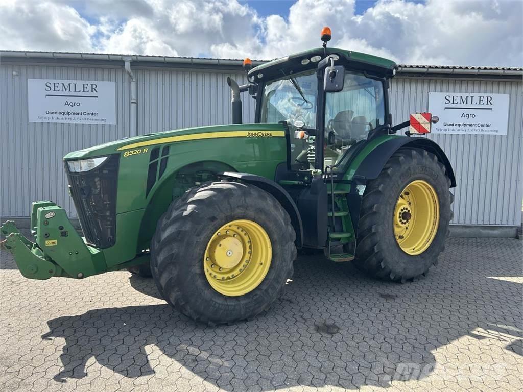 John Deere 8320R Traktory