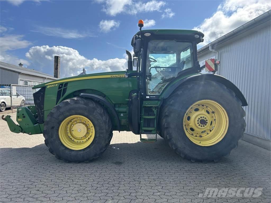 John Deere 8320R Traktory