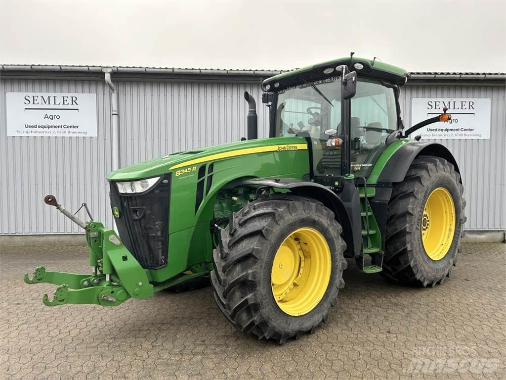 John Deere 8345R Traktory