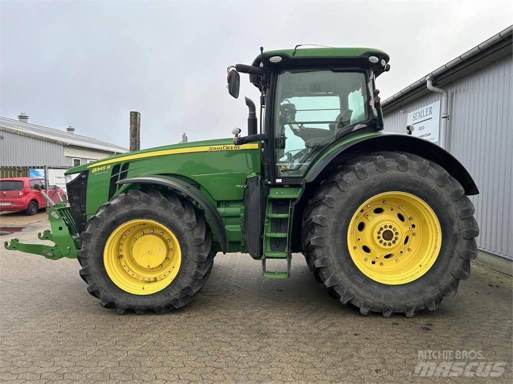 John Deere 8345R Traktory