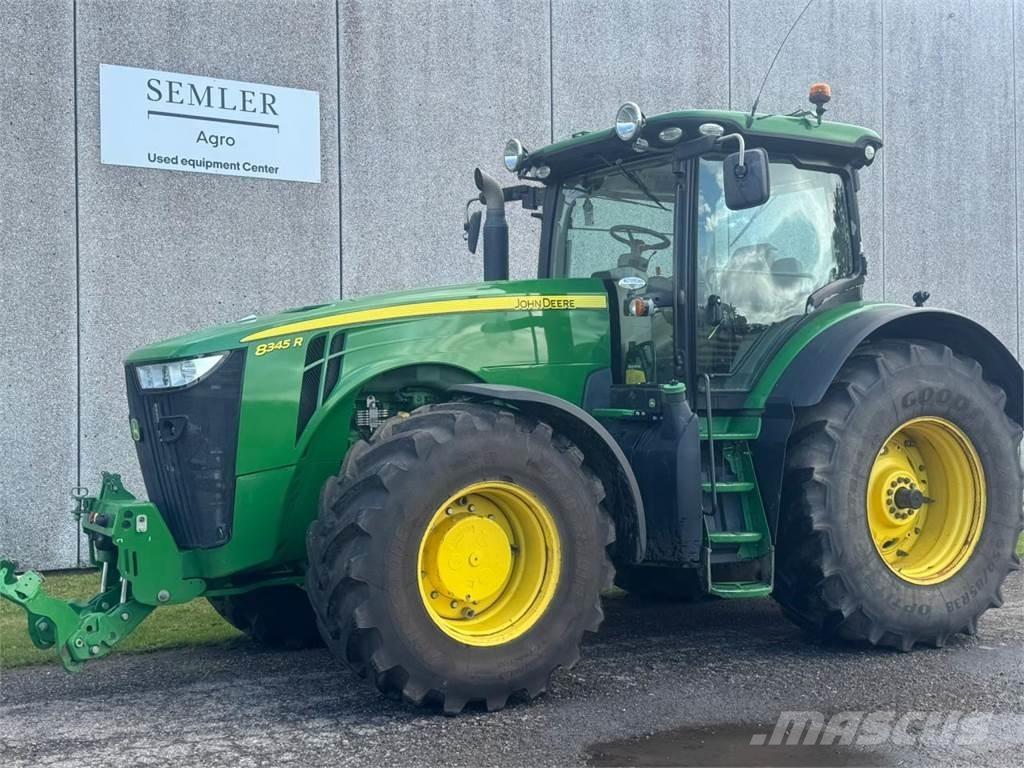 John Deere 8345R Traktory