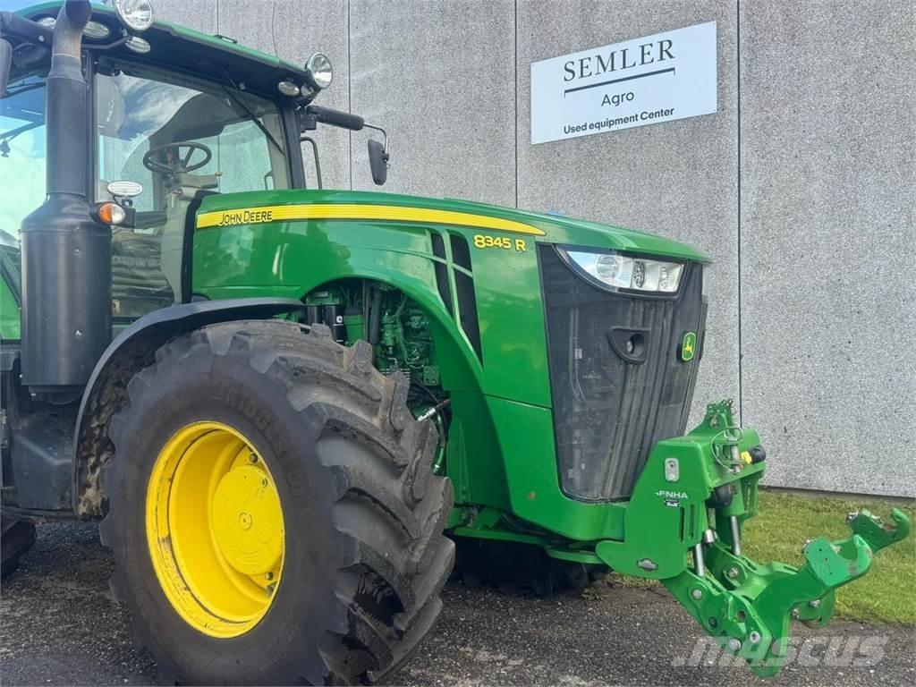 John Deere 8345R Traktory