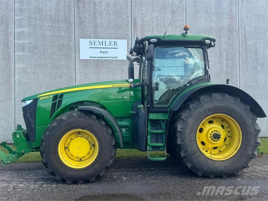 John Deere 8345R Traktory