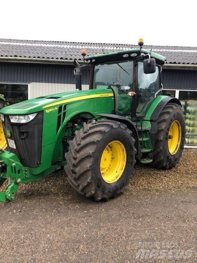 John Deere 8360R Traktory
