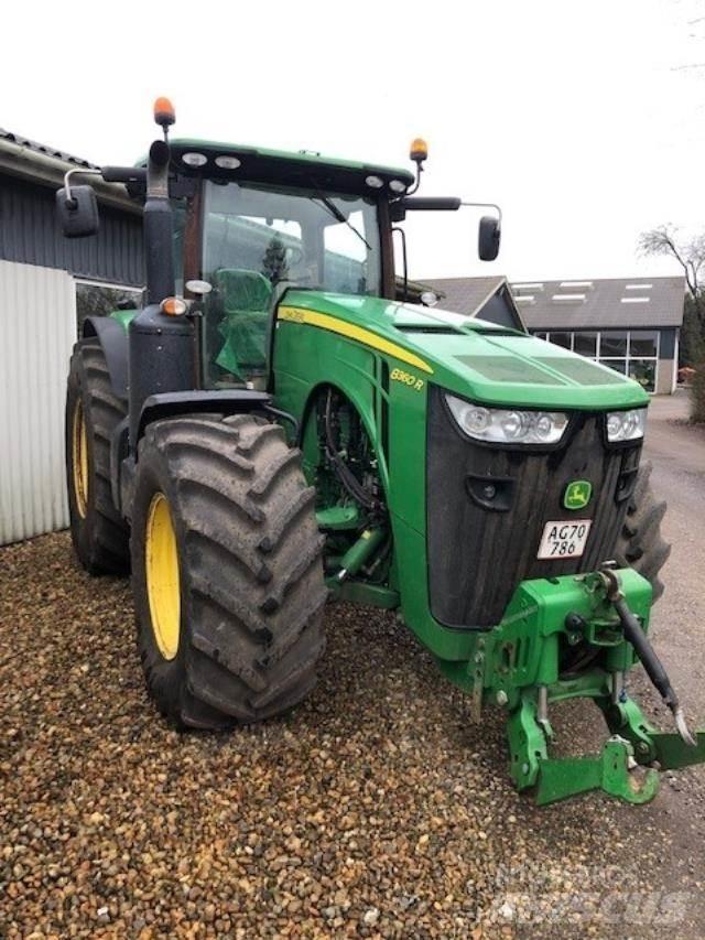 John Deere 8360R Traktory