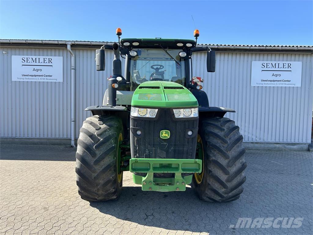 John Deere 8370R Traktory