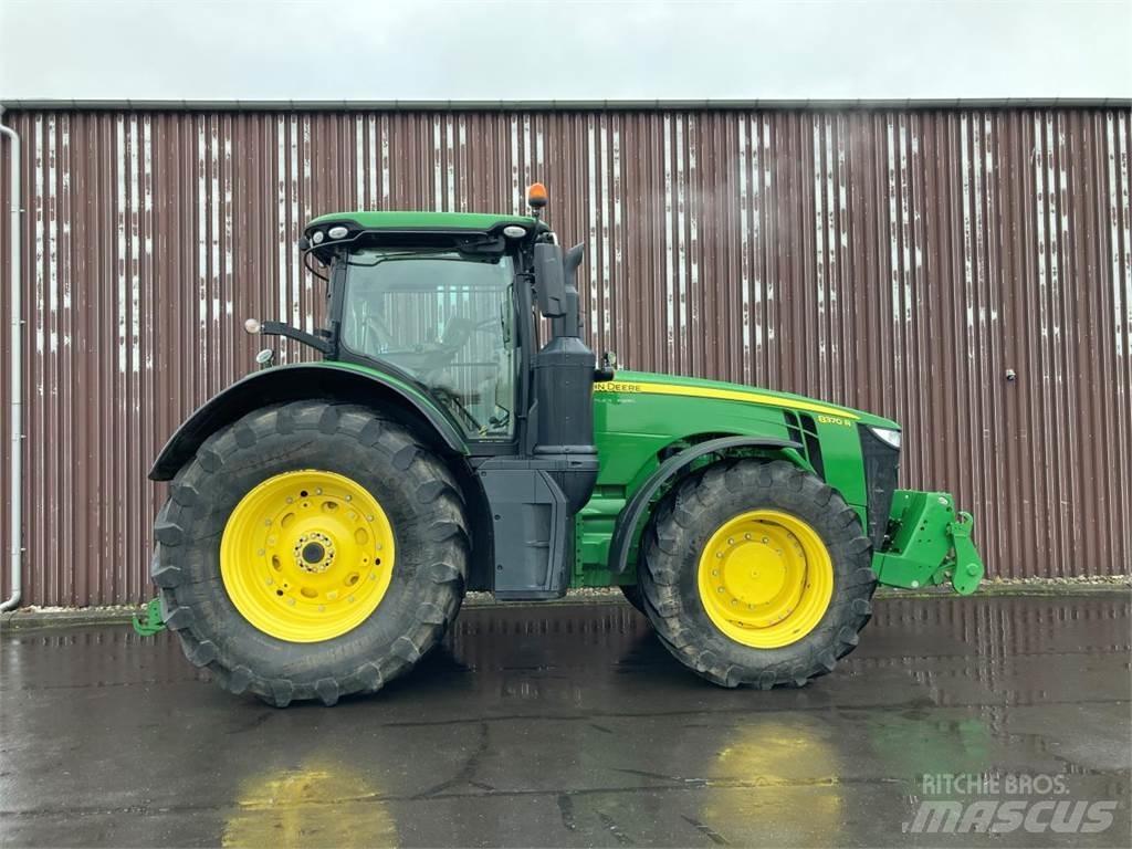 John Deere 8370R Traktory