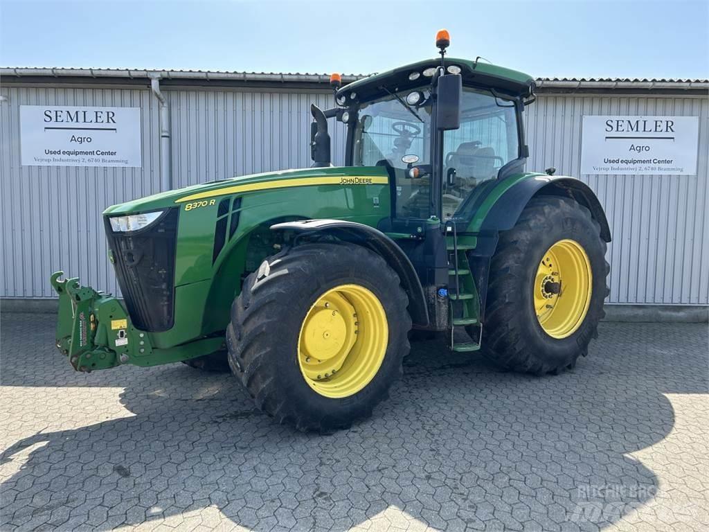 John Deere 8370R Traktory