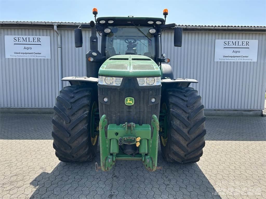 John Deere 8370R Traktory