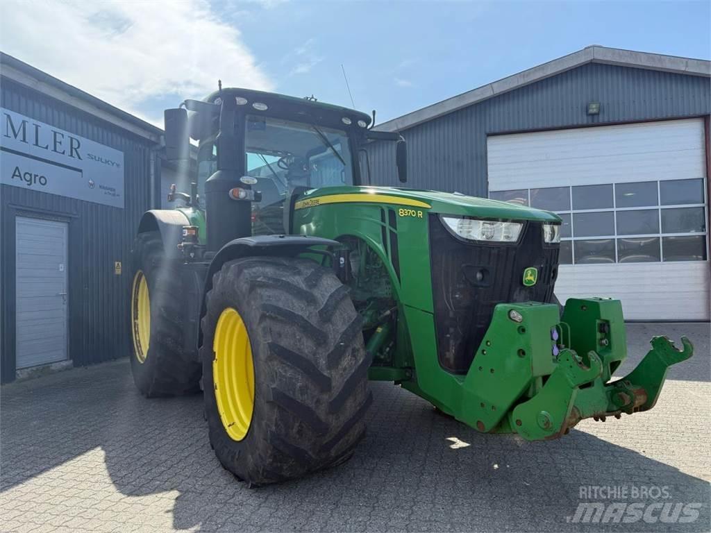 John Deere 8370R Traktory