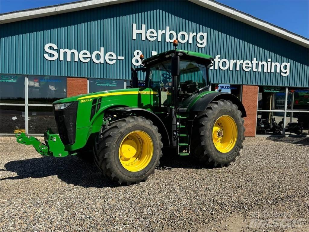John Deere 8370R Traktory