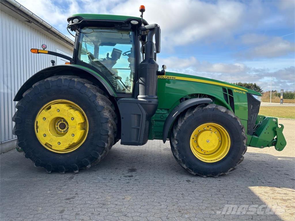 John Deere 8400R Traktory