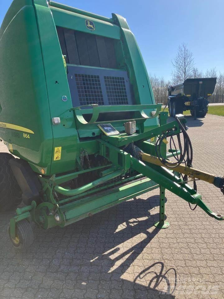 John Deere 864 Lis na válcové balíky