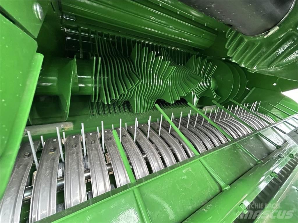John Deere C441R Lis na válcové balíky