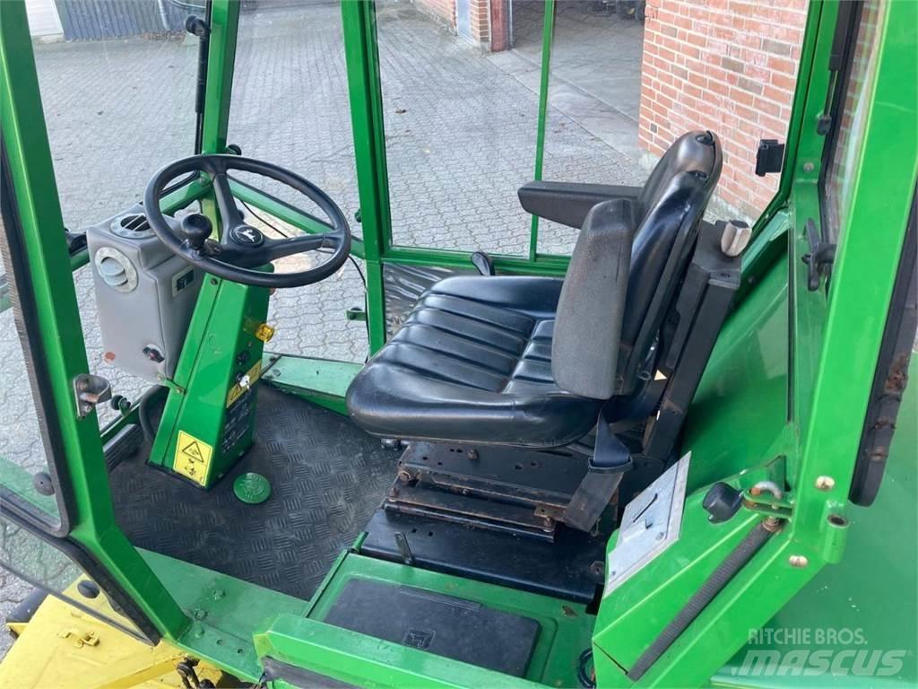 John Deere F935 Kompaktní traktory