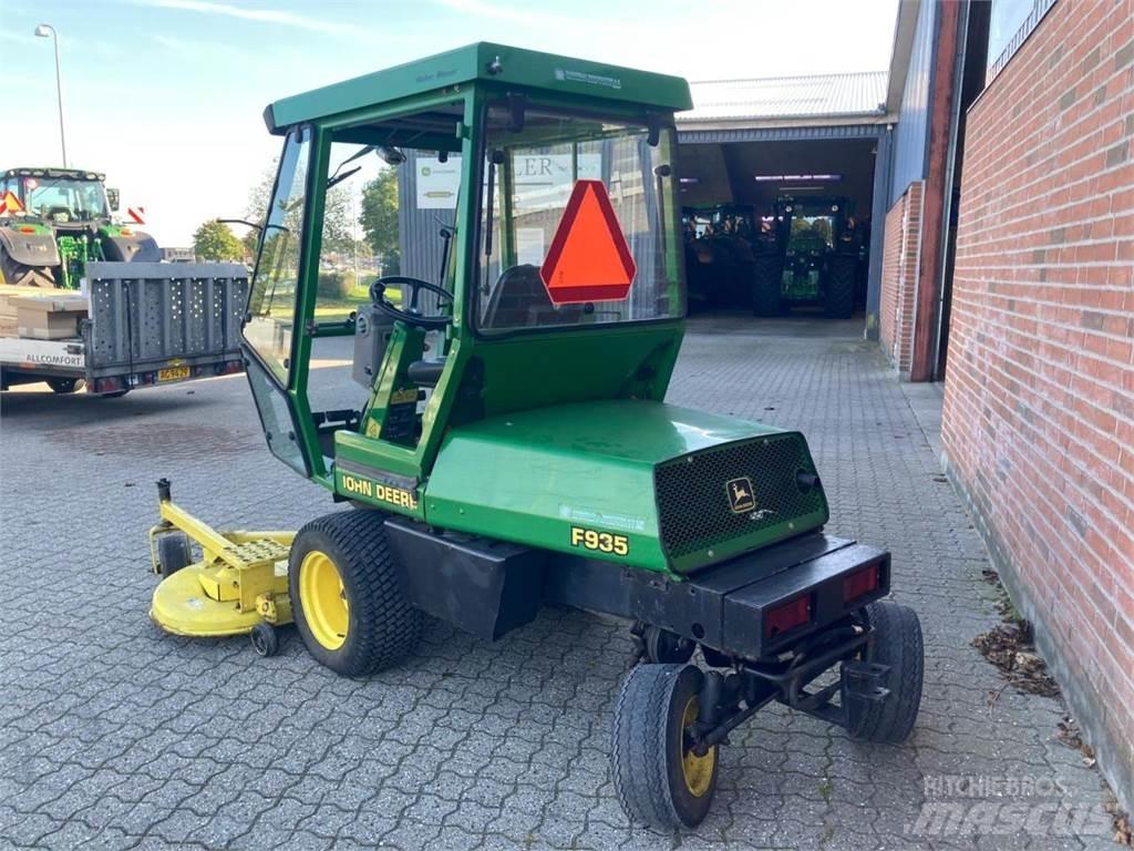 John Deere F935 Kompaktní traktory