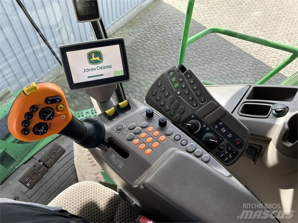John Deere S690 Sklízecí mlátičky