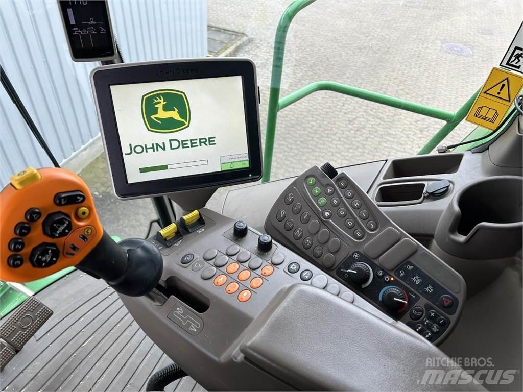 John Deere S690 Sklízecí mlátičky