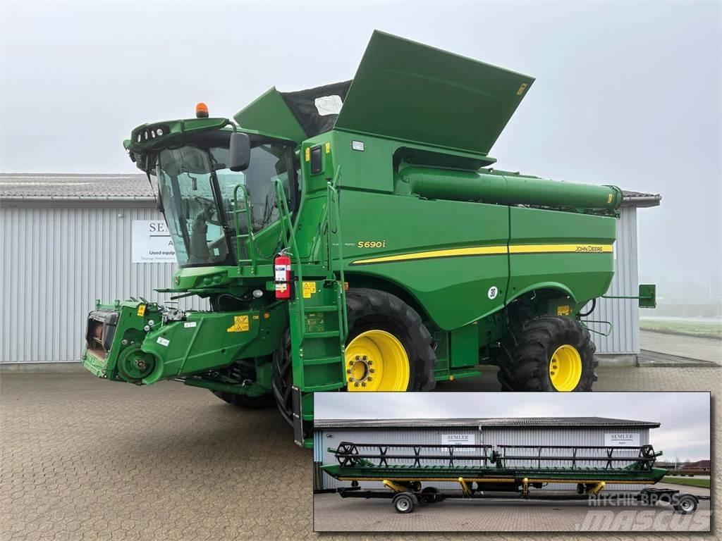 John Deere S690 Sklízecí mlátičky