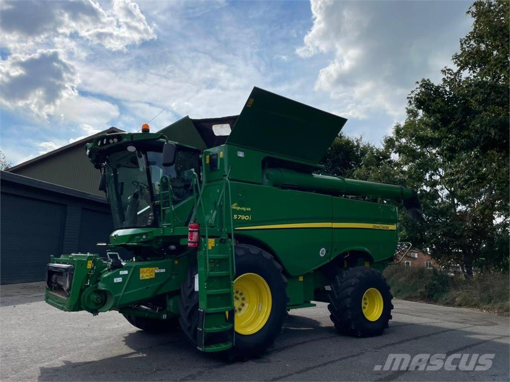 John Deere S790 Sklízecí mlátičky