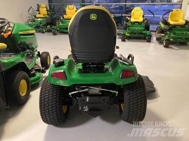 John Deere X584 Kompaktní traktory