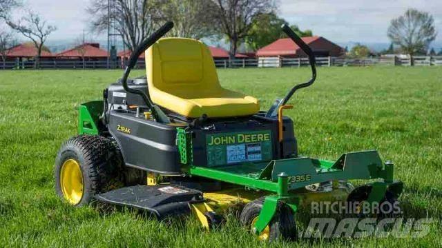 John Deere Z315E Kompaktní traktory