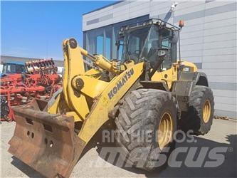 Komatsu W320 Kolové nakladače
