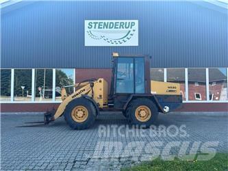 Komatsu WA90 Kolové nakladače