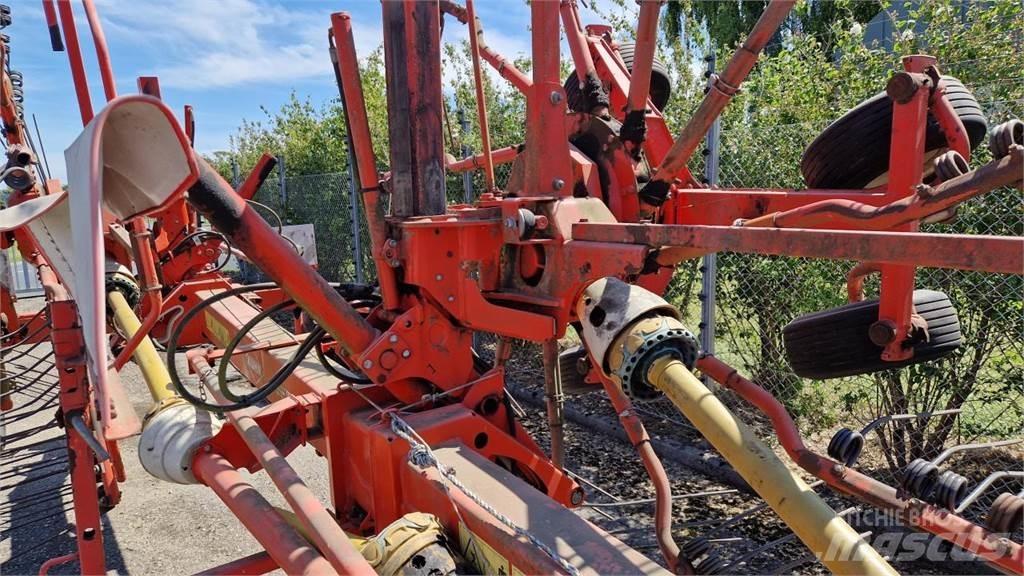 Kuhn GA6520 Obraceče a shrabovače sena