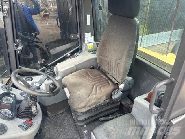 Mecalac AX700 Kolové nakladače