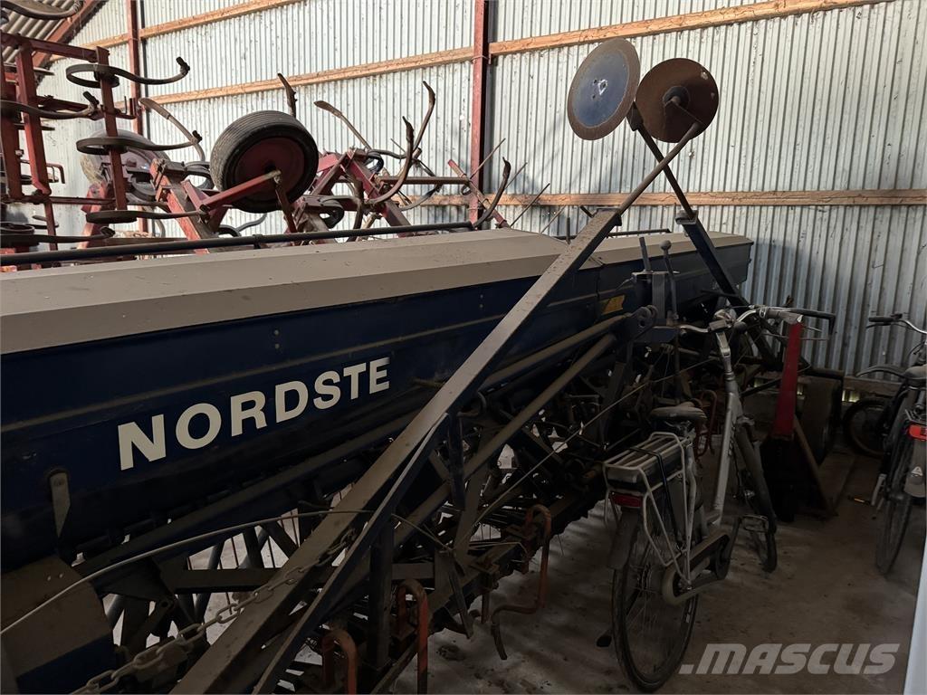 Nordsten 5 M CLF Mechanické secí stroje