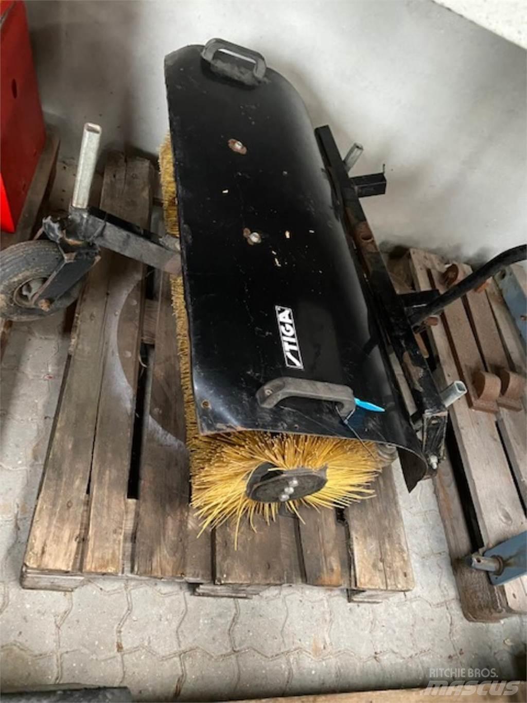 Stiga KOST 85CM Kompaktní traktory