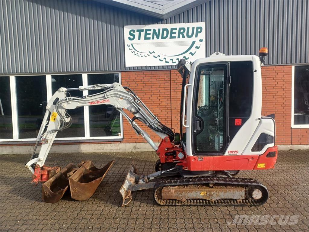 Takeuchi TB225 Mini rýpadla < 7t